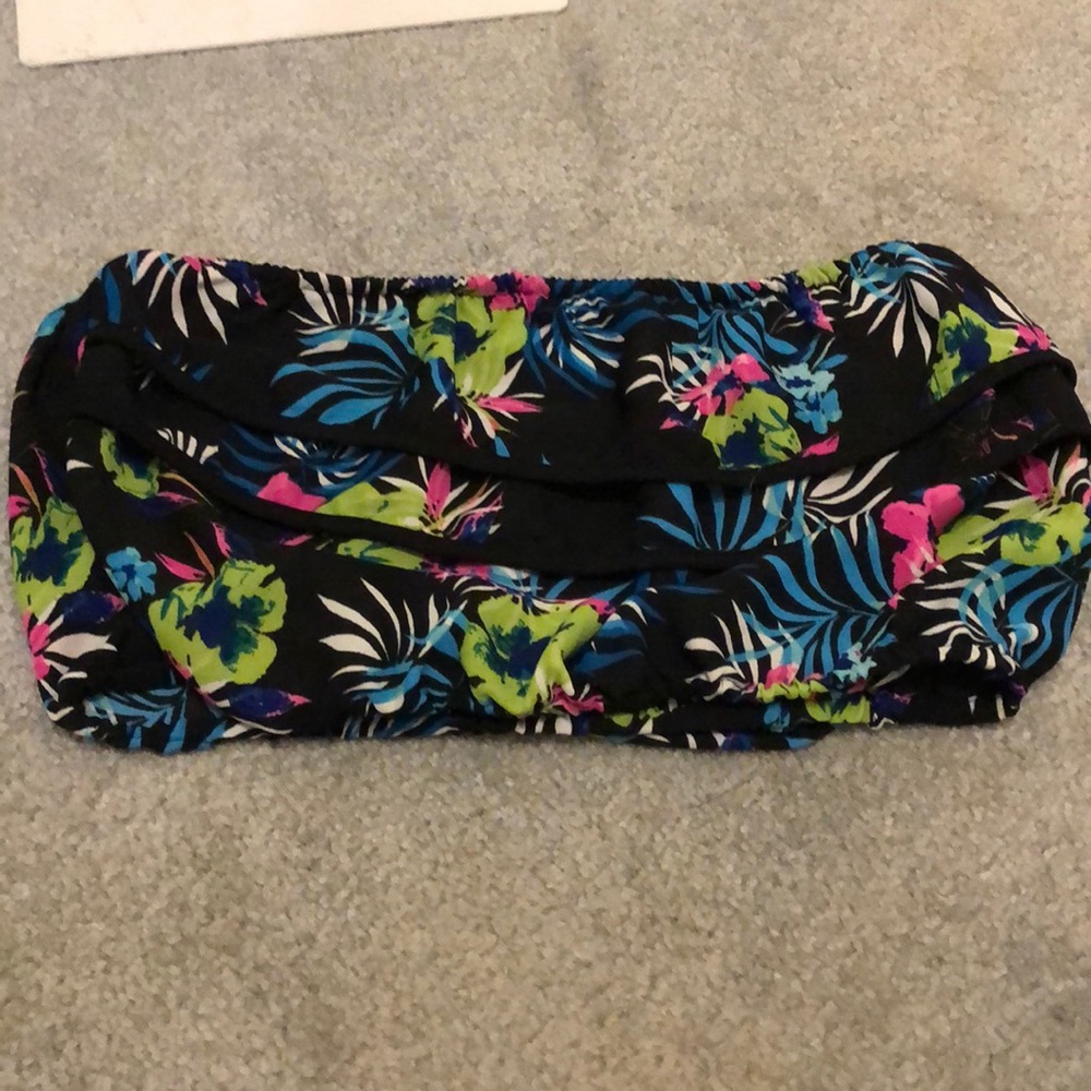 Flowered Crop Top - Picture 3 of 4